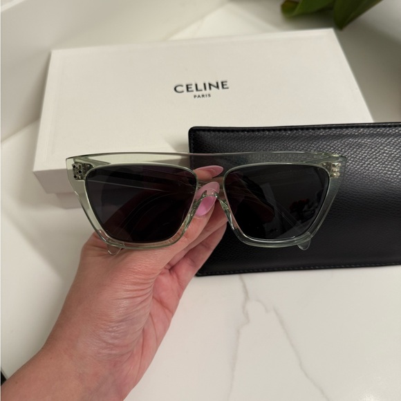 Celine Unisex Sunglasses CL40256I - Picture 1 of 6